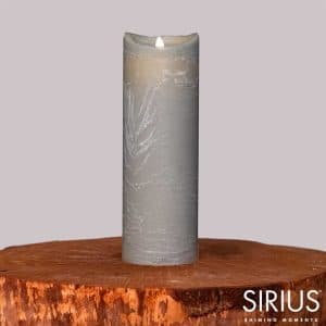 Sirius Sara LED-bloklys Ø 10 x 30 cm, grå og med bevægelig flamme