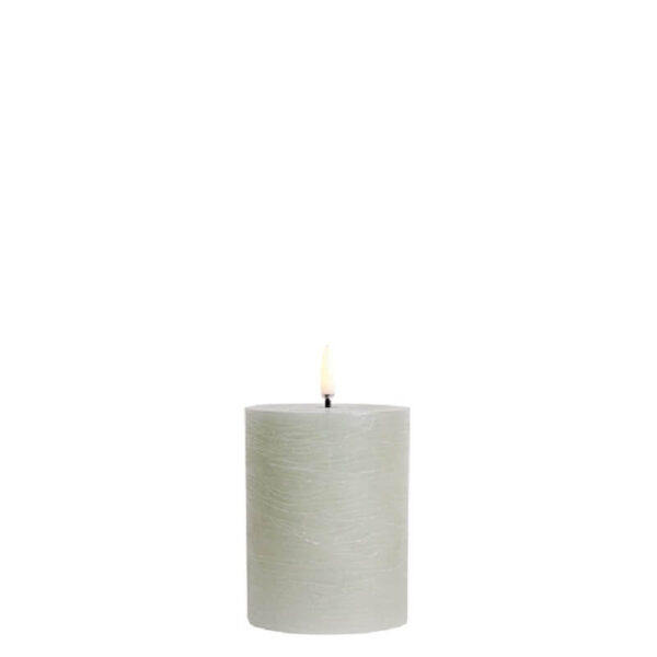 UYUNI LED Pillar Bloklys m. 3D flamme Ø7.8x10 cm Dusty green