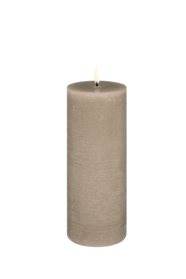 UYUNI LED Pillar Bloklys m. 3D flamme Ø7.8x20 cm Sandstone