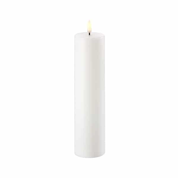 UYUNI LED Pillar Bloklys m. 3D flamme Ø5,8x22 cm (Nordic White)