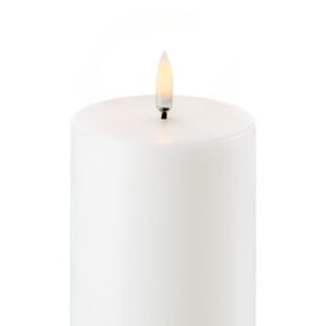 UYUNI LED Pillar Bloklys m. 3D flamme Ø7.8x15 cm (Nordic White)